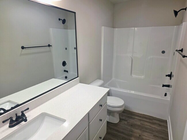 Building Photo - 6951 Bluebell Ct