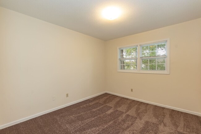 Building Photo - 718 Shawnee Dr