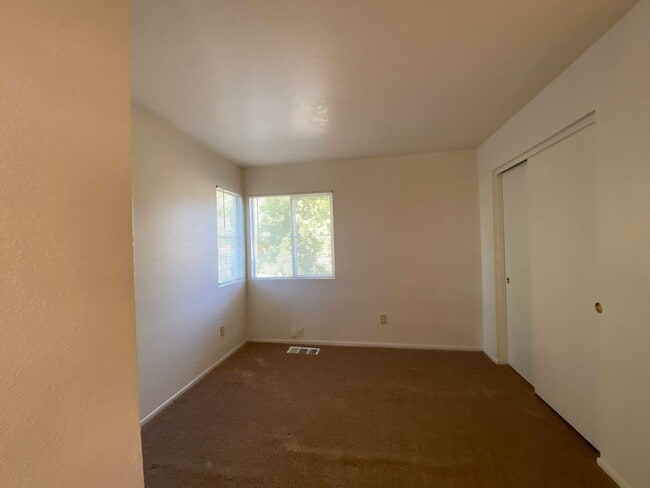 Building Photo - Large Four Bed, Three Bath Home with a Pool