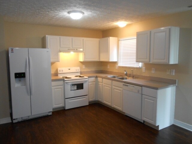 Building Photo - 82 Richard Ave