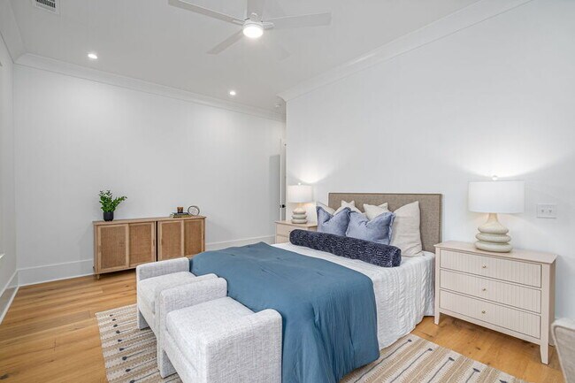 Building Photo - 302 W 38th St