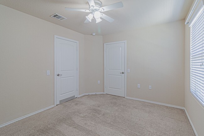 Building Photo - $300 OFF 1ST MONTH RENT IF YOU MOVE IN WIT...