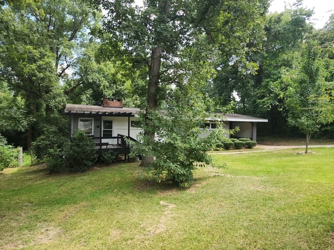 Building Photo - 4001 Calhoun Dr