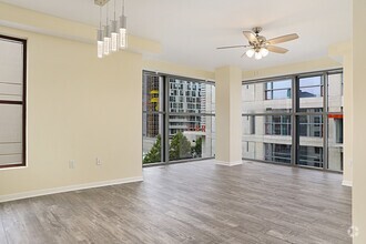 Building Photo - East Village 2 bedroom 2 bath condo in Met...