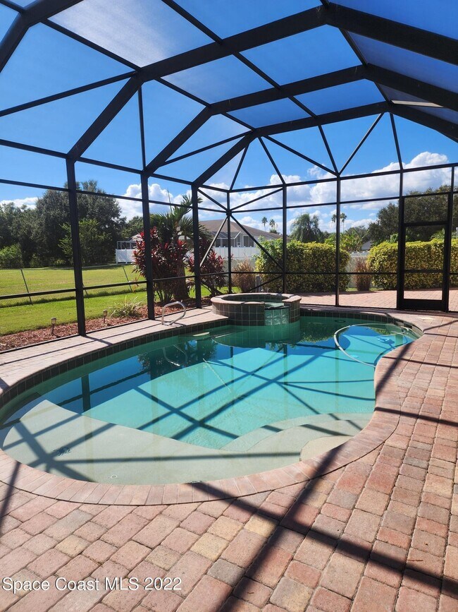 Building Photo - 220 Northgrove Dr