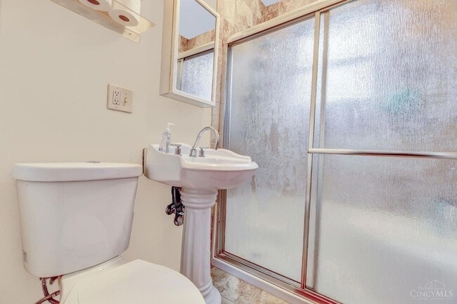 Building Photo - 224 Bank Ave