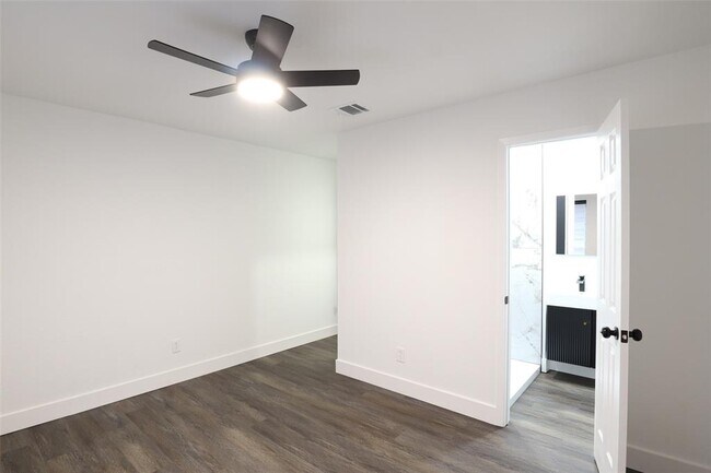 Building Photo - 7706 Garsee Dr