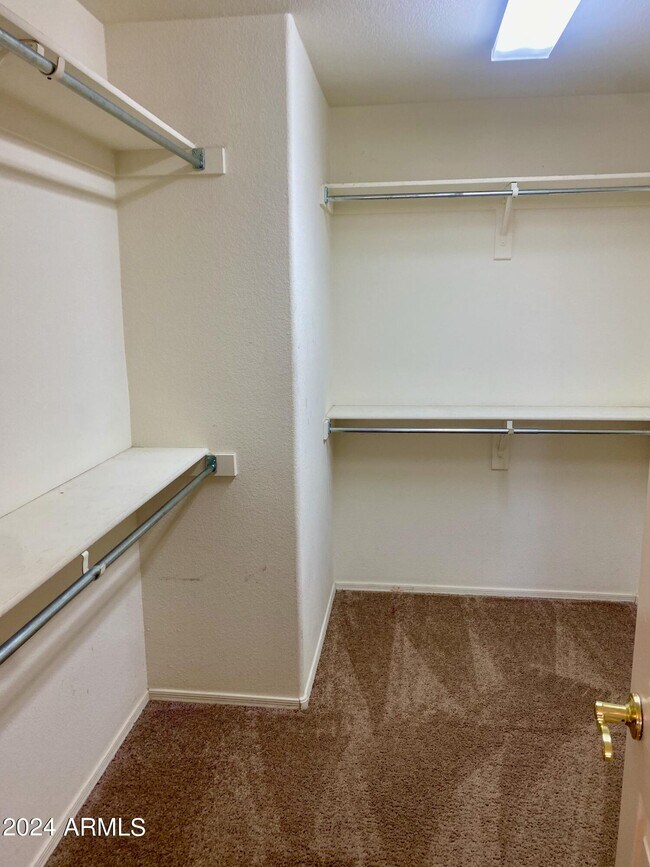 Building Photo - 4008 E Ironhorse Rd