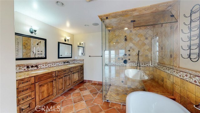 Building Photo - 227 Pso De Granada