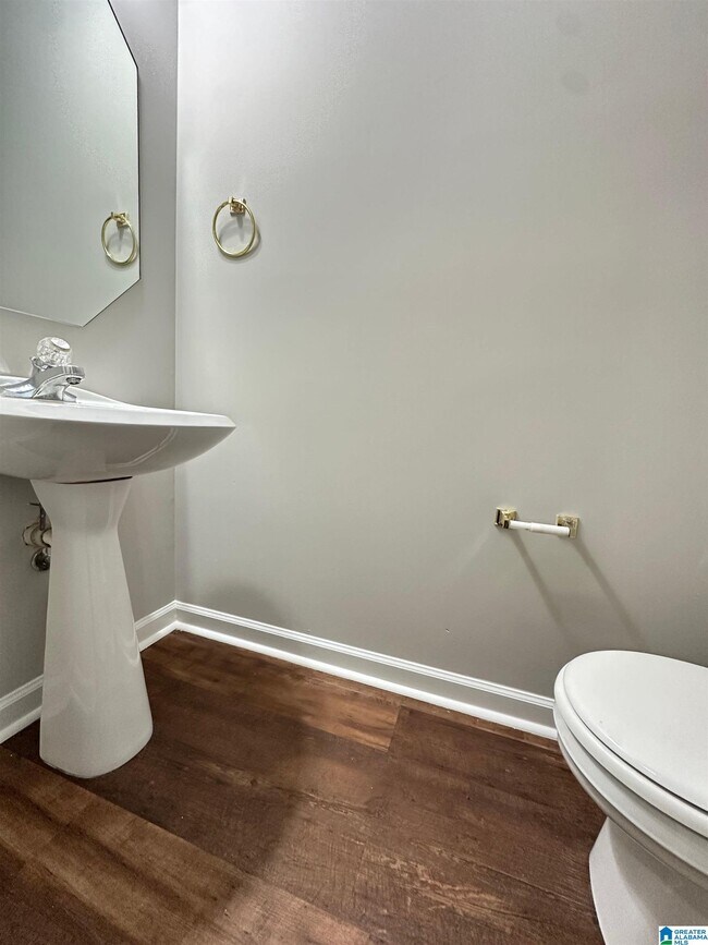 Building Photo - 759 3rd St NE