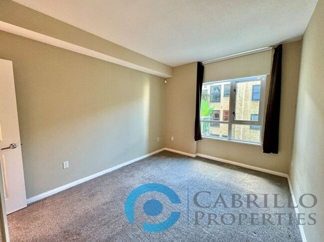 Building Photo - 850 Beech St