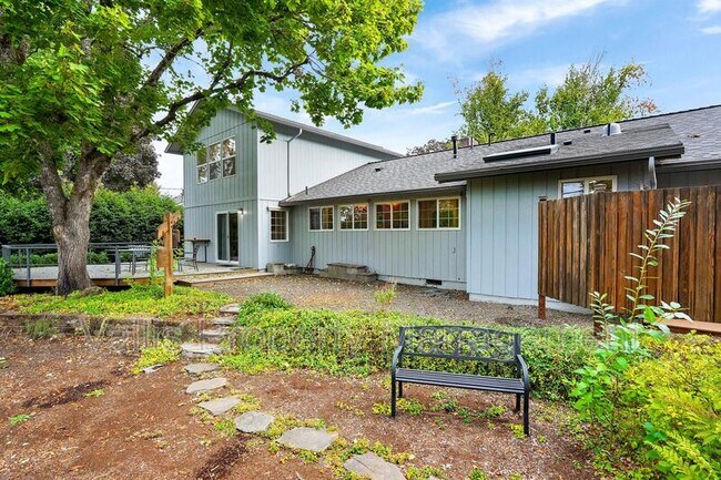 Building Photo - 3385 Camellia Dr S