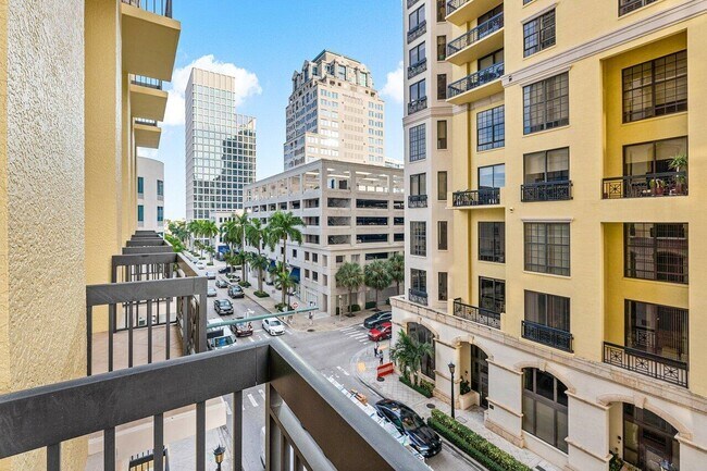 Building Photo - 701 S Olive Ave