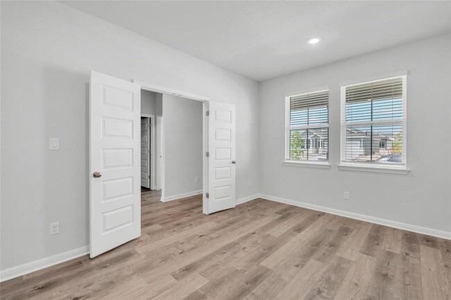 Building Photo - 2412 Ekvall Dr