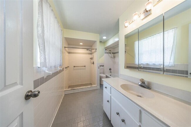 Building Photo - 923 Sand Crest Dr