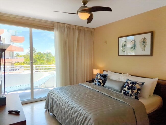 Building Photo - 225 Collins Ave