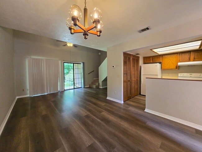 Building Photo - Rockwood Villas – 2BR/2BA Townhouse