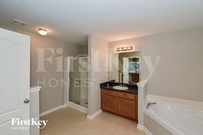 Building Photo - 8145 Willowbank Way