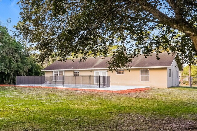 Building Photo - 5720 Royal Palm Beach Blvd