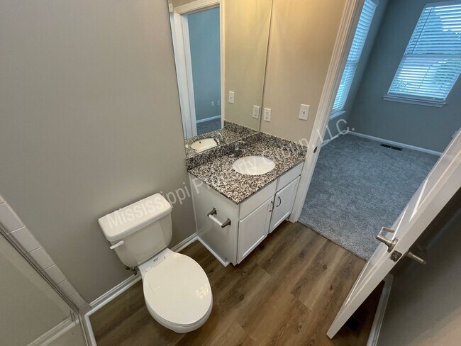 Building Photo - 3BD/3.5BA Available for Mid-August Move In