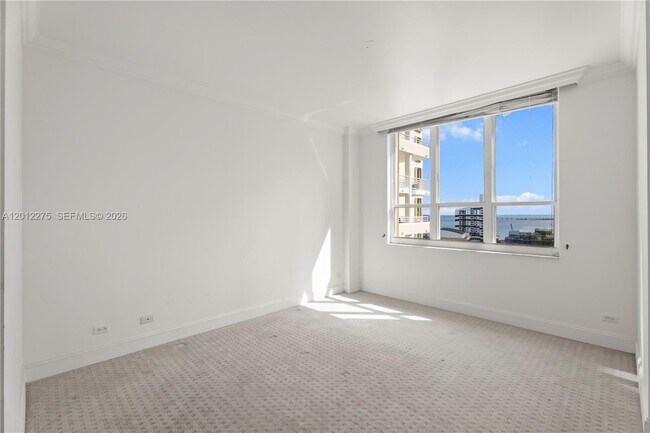 Building Photo - 888 Brickell Key Dr