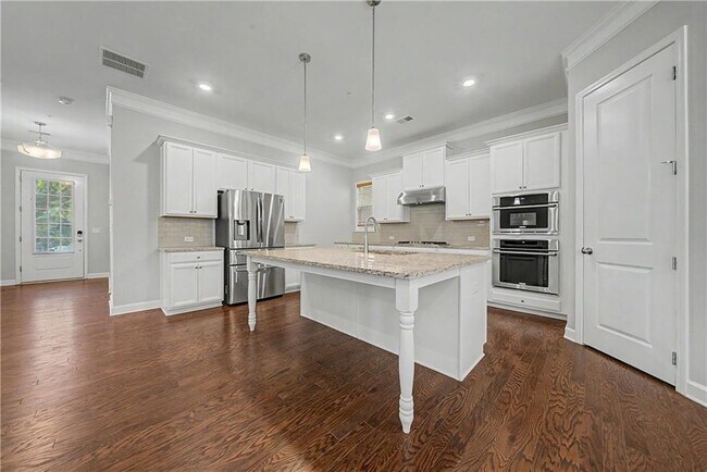 Building Photo - 165 Mansfield Dr