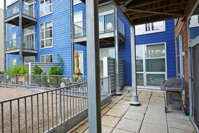 Building Photo - Modern 2-Bedroom Apartment with Private Pa...