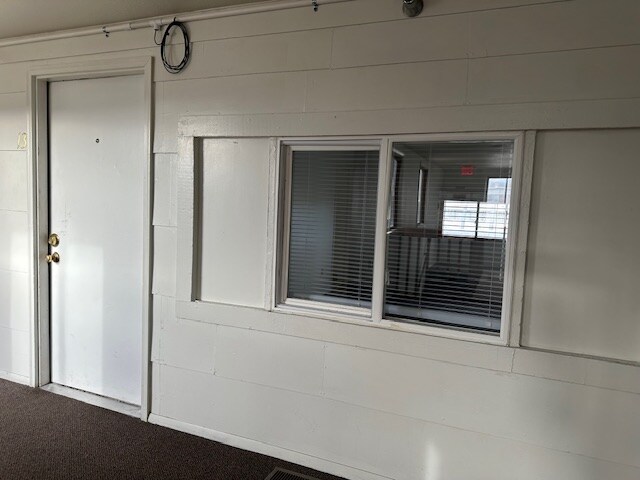 Building Photo - 842 E Yellowstone Hwy