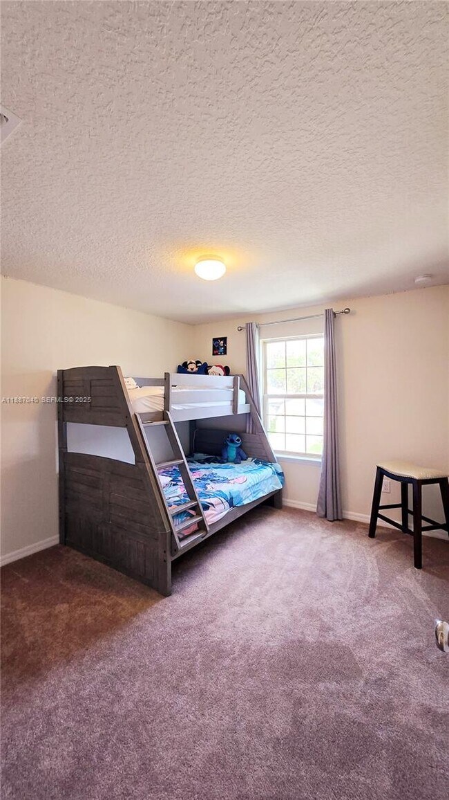 Building Photo - 2647 E Lake Pointe Dr