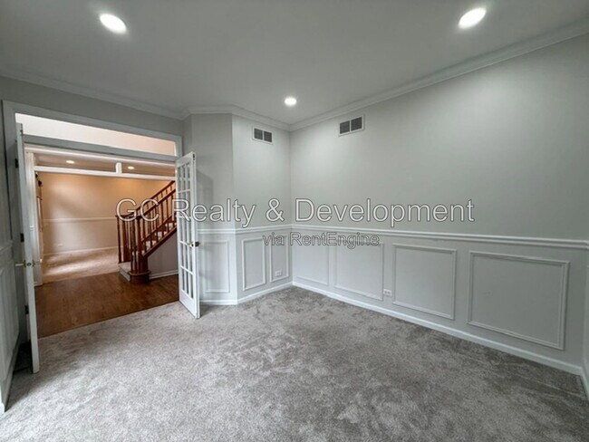 Building Photo - 882 Clarendon Ln
