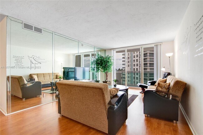 Building Photo - 3001 S Ocean Dr