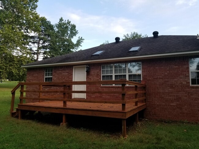 Building Photo - 18 Fairbrook Ln