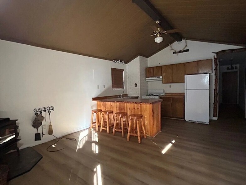 Building Photo - 259 Spruce Ln