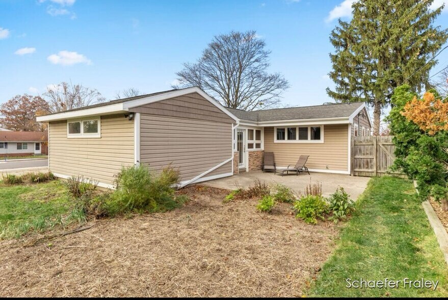 Building Photo - 677 Harrison Ave