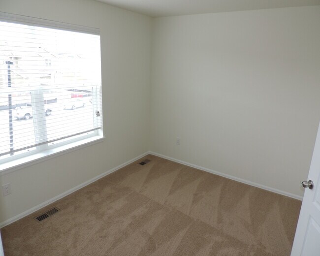 Building Photo - Sierra Ridge 4 Bedroom Home (Available Imm...