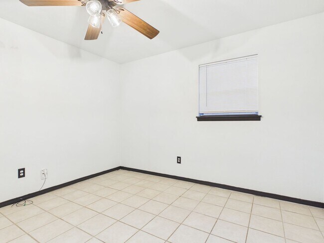 Building Photo - 619 SW 45th St