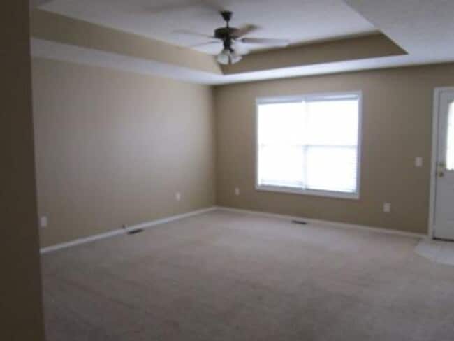 Building Photo - Beautiful 3 Bedroom Home in Gated Neighborhood!