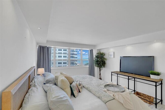 Building Photo - 3430 Galt Ocean Dr