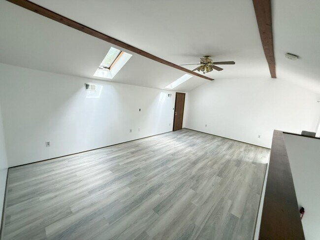 Building Photo - 134 English Ct