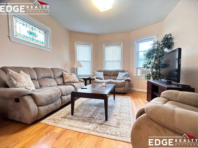 Building Photo - 66 Brooks St