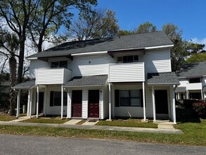 Building Photo - Unfurnished, One Bedroom, First Floor Condo in Myrtle Beach! Available Now!