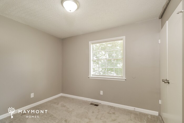 Building Photo - 9408 Spruce Pine Pl