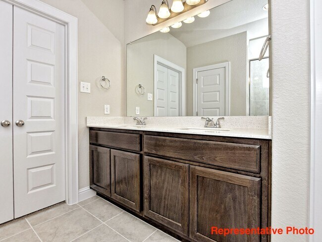 Building Photo - 3 BR/2 BA - 1554 SF Home in LAGO VISTA!!!
