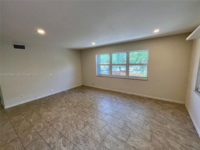 Building Photo - 1958 Monroe St