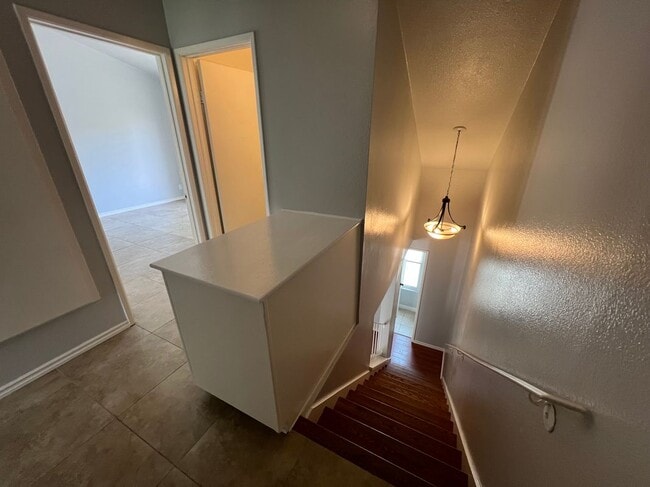 Building Photo - 36 Birchwood Ln