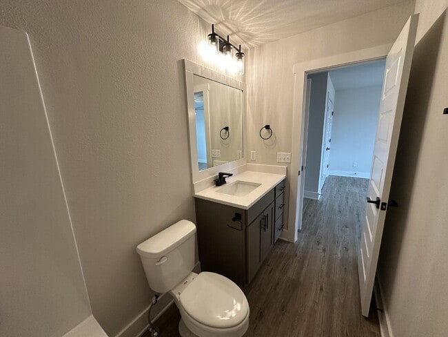 Building Photo - 2805 SW Hampshire Ave