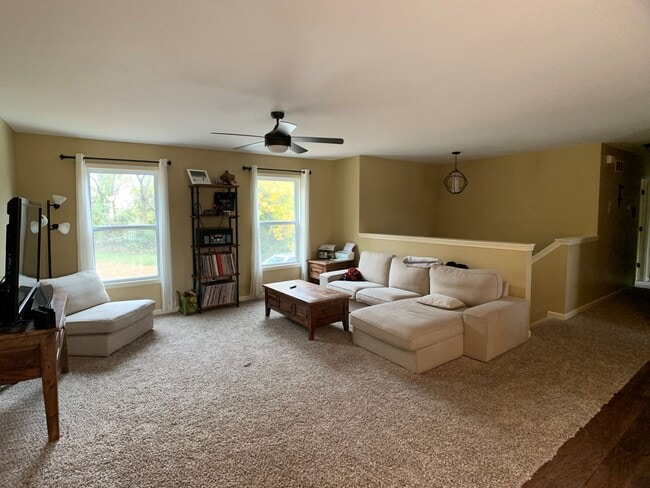 Building Photo - WOODED LOT! PRIVATE DRIVEWAY!