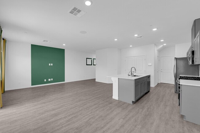 Building Photo - 4747 Bluebird Clfs Ave