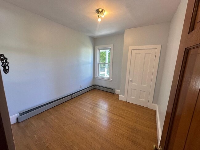 Building Photo - Updated Norwood 1st Floor Unit | Bright, S...