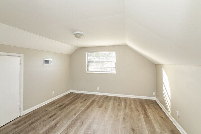 Building Photo - 4307 Brooks Ave